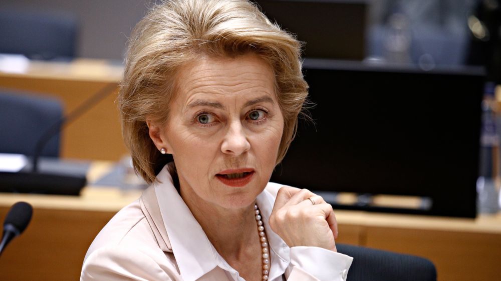 EU odblokuje 137 miliard eur z fondů pro Polsko, oznámila von der Leyenová